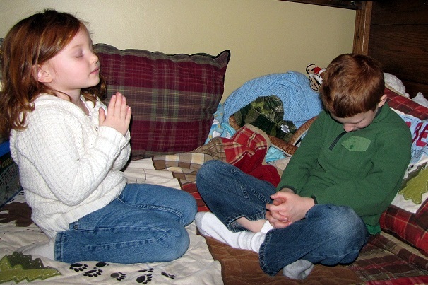A kép forrása: http://www.purposefulhomemaking.com/2013/02/women-mentoring-women-power-of-prayer.html